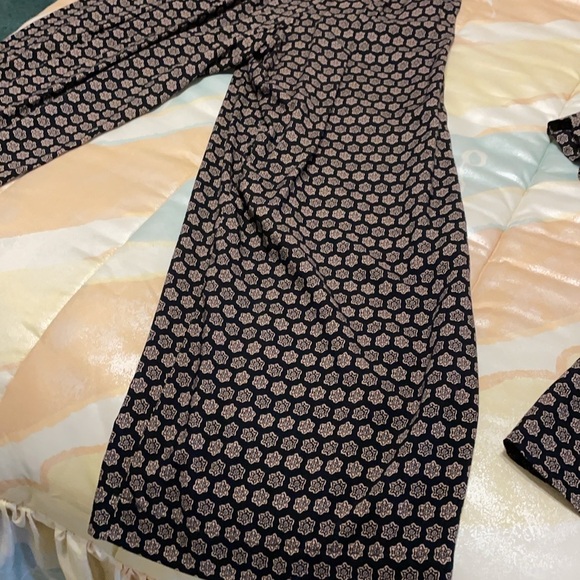 Pants and blouse brand new only wore 1 time - Picture 3 of 6